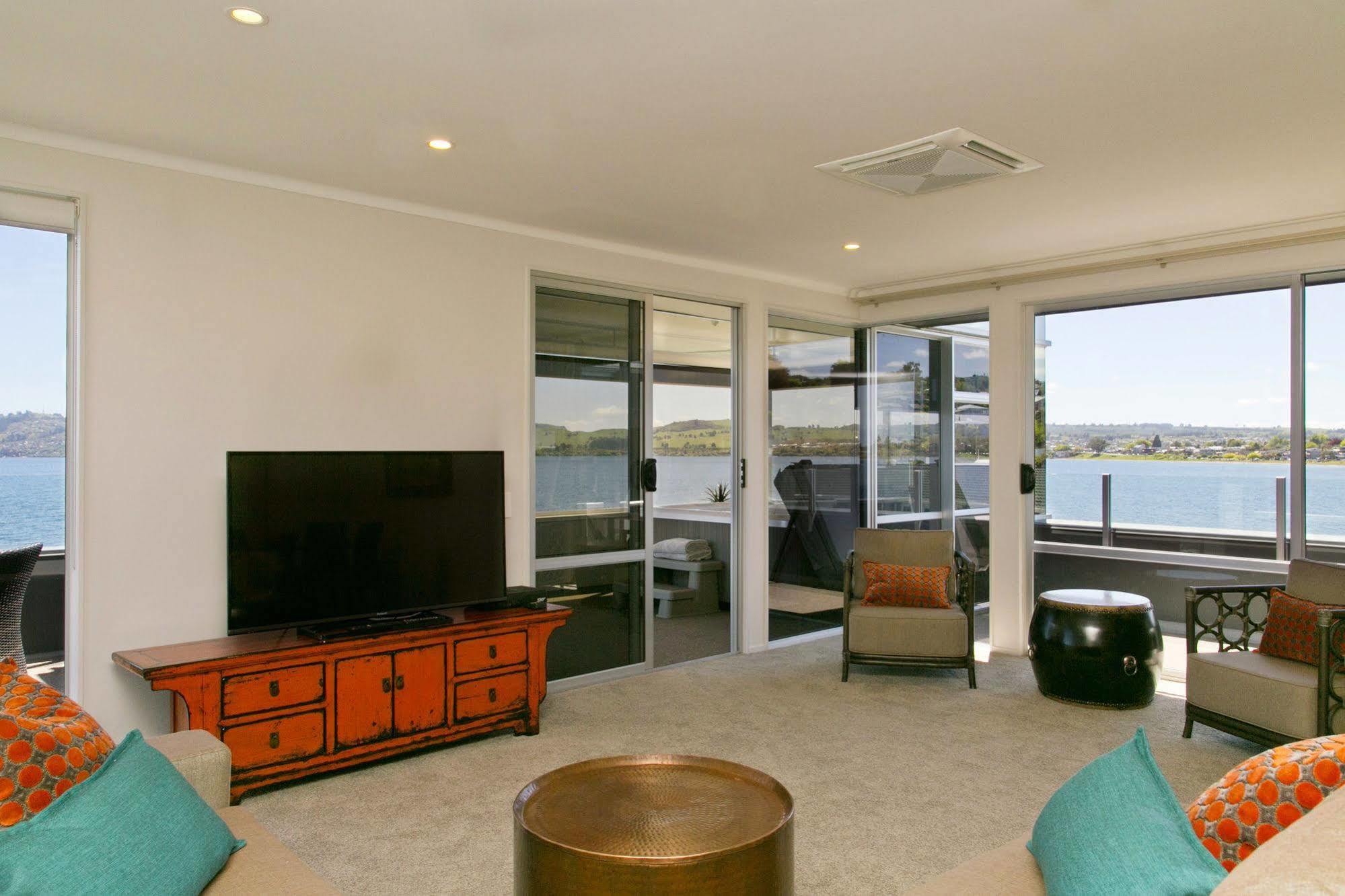 The Cove- On The Lake Taupo Exterior photo